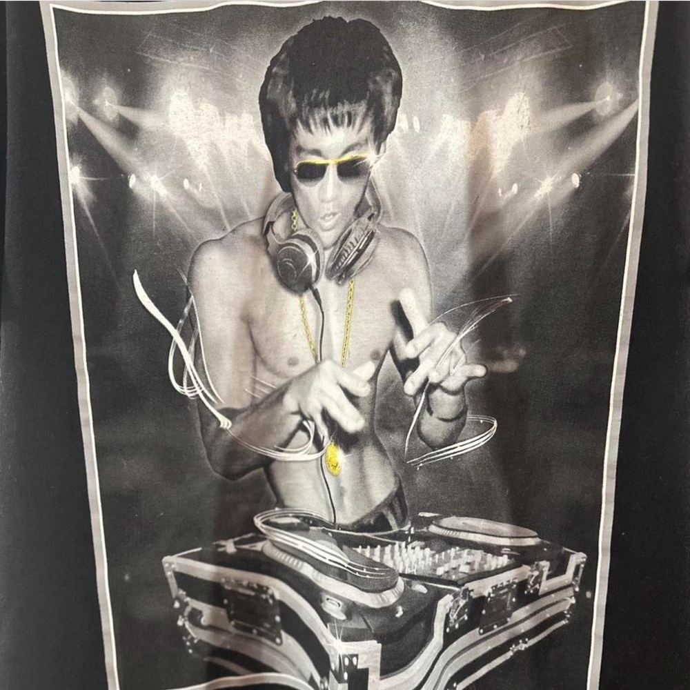 Men’s Bruce Lee DJ Black Graphic T-Shirt Size Large - Picture 3 of 5
